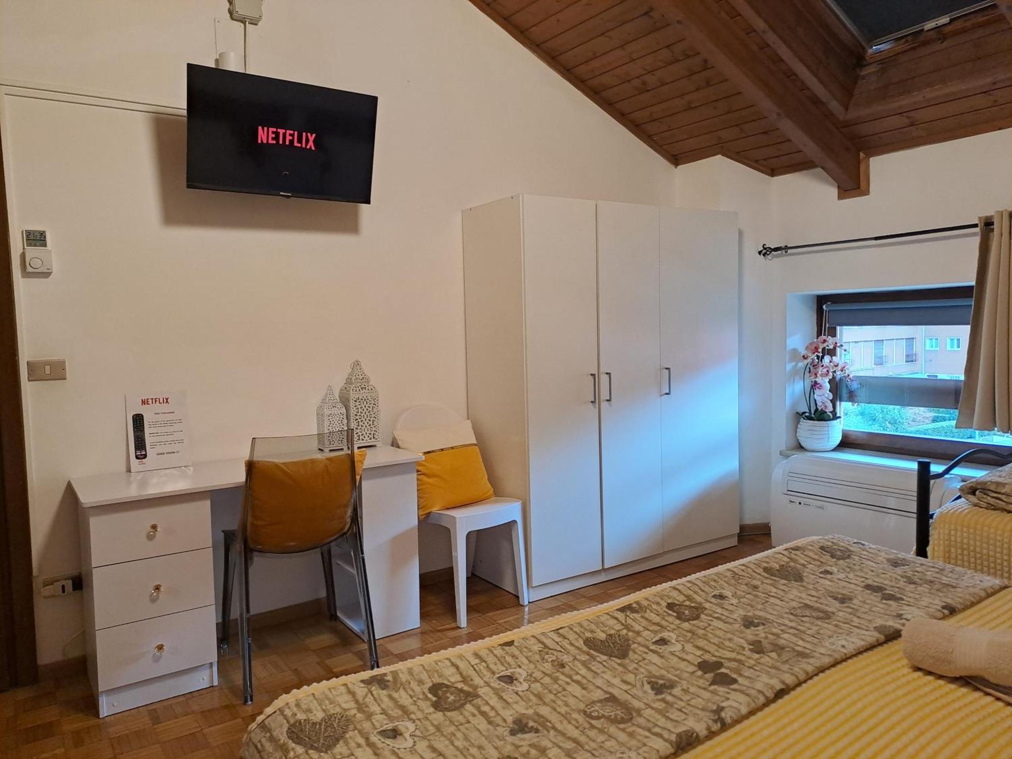 Appartamento Grande Al Ponte. Situato Vicino All'Ospedale, Al Parco E Al Centro Citta Trento Luaran gambar